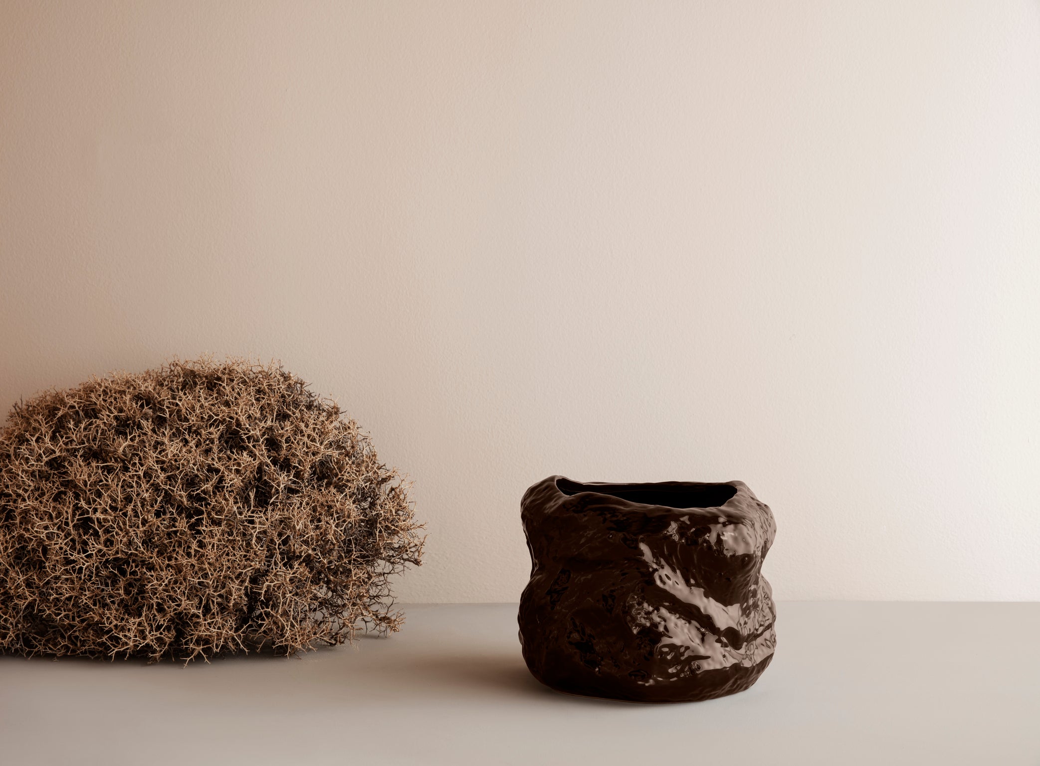FERM LIVING VASE - Tuck Pot Vase red brown large